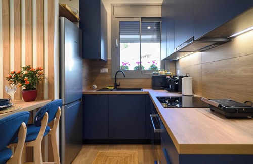 Petralona Apartment | Daisy's Deluxe Athenian 2bedroom by MPS