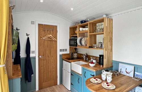 South Molton Apartment | Daisy Shepherd's Hut, North Molton