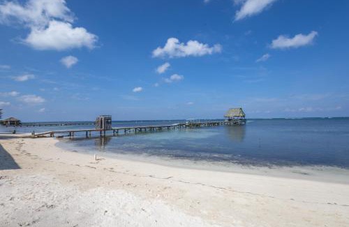 Roatan Villa | Dakota Breeze - New luxury, oceanfront home with pool!