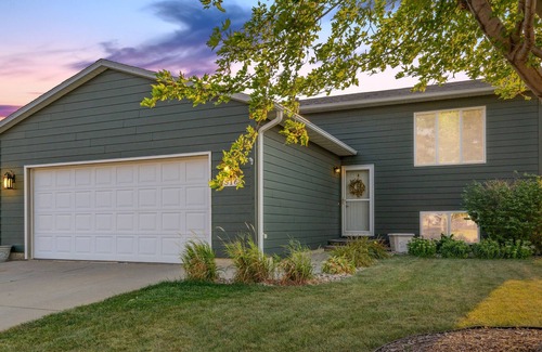 Buffalo Ridge House | Dakota Cozy - Beatiful 9 Person Westside Home