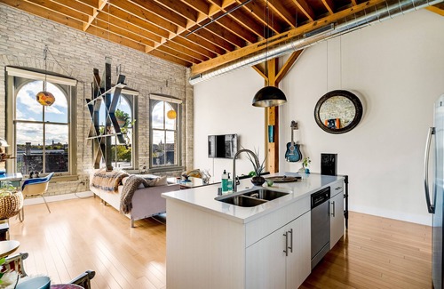Fifth Ward Apartment | Dakota Gal Digs | Blue Serif