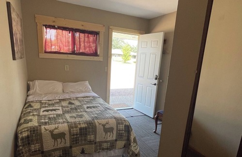 Faulkton House | Dakota Landing Cabins & Motel: Room #4-Cozy, newly remodeled motel room