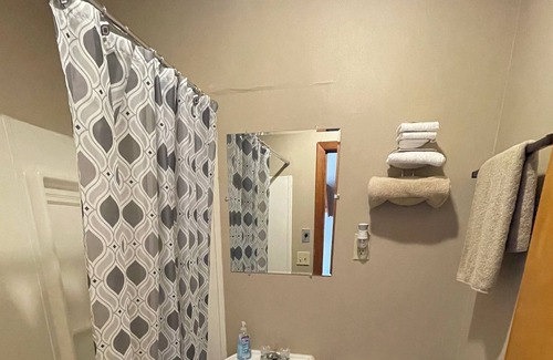 Faulkton House | Dakota Landing Cabins & Motel: Room #4-Cozy, newly remodeled motel room