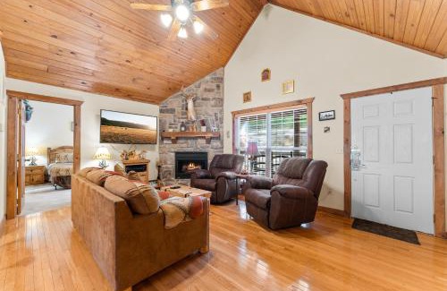 Branson West Cabin | Dakota Lodge Home