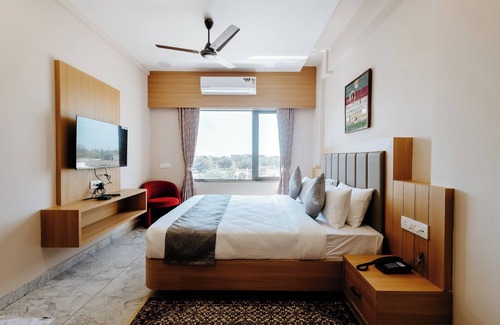 Dwarka Hotel | Daksh The Grand Govardhan Dwarka