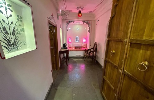 Lake Swaroop Sagar House | Dakshina Haveli Heritage