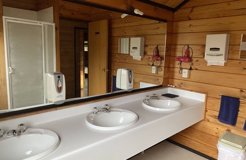 Ohakune Cabin | Dakune Chill-lodge for up to 26.Tongariro, BBQ, sauna, spa, pool,darts,fire pit.