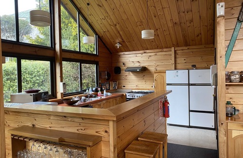 Ohakune Cabin | Dakune Chill-lodge for up to 26.Tongariro, BBQ, sauna, spa, pool,darts,fire pit.