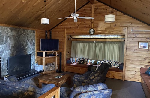 Ohakune Cabin | Dakune Chill-lodge for up to 26.Tongariro, BBQ, sauna, spa, pool,darts,fire pit.