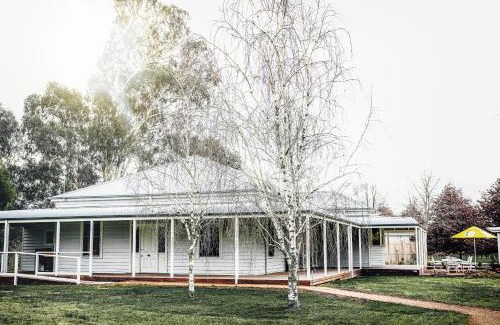 Whitfield Hotel | Dal Zotto Homestead & Petite Retreats
