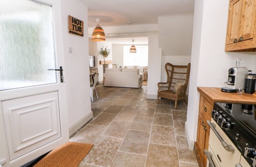 Headlam Cottage | DALE COTTAGE, pet friendly, with hot tub in Ingleton, County Durham