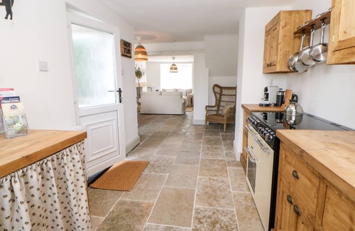Headlam Cottage | DALE COTTAGE, pet friendly, with hot tub in Ingleton, County Durham