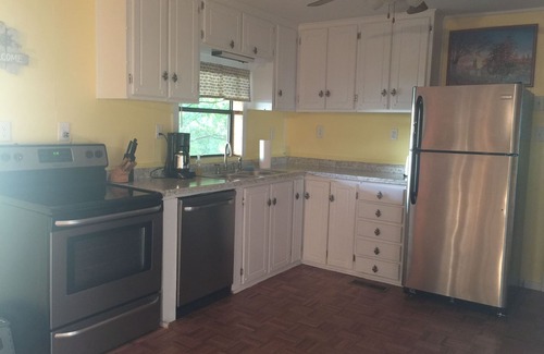 Byrdstown Cabin | Dale Hollow - Breathtaking Lake View, Sleeps 6, WiFi,