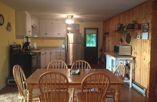 Byrdstown Cabin | Dale Hollow - Breathtaking Lake View, Sleeps 6, WiFi,