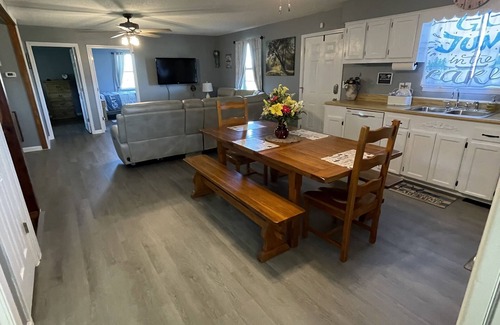Frogue House | Dale Hollow Cabin Next To State Park With Free Fire Pit & COVERED Boat Slip