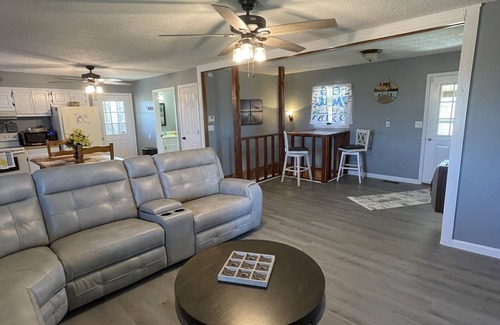 Frogue House | Dale Hollow Cabin Next To State Park With Free Fire Pit & COVERED Boat Slip