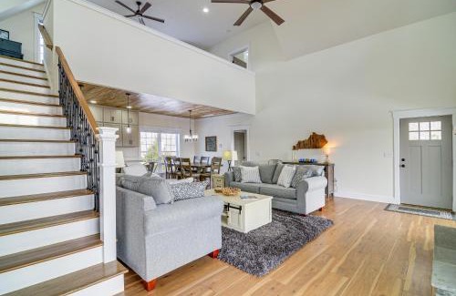 Burkesville House | Dale Hollow Cottage with Covered Porch and Lake Views!