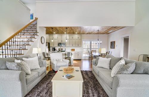 Burkesville House | Dale Hollow Cottage with Covered Porch and Lake Views!