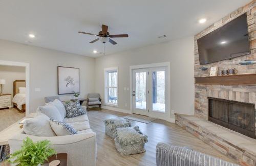 Celina House | Dale Hollow Lake Retreat with Patio and Mtn View!