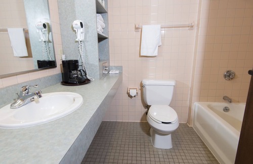 Burkesville Hotel | Dale Hollow Lake State Resort Park