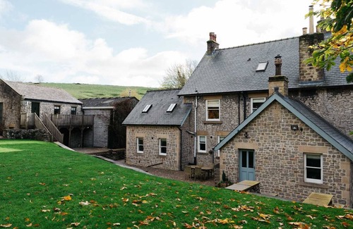 Litton House | Dale House, large farmhouse in Litton with cosy country pub and fabulous walks close by.