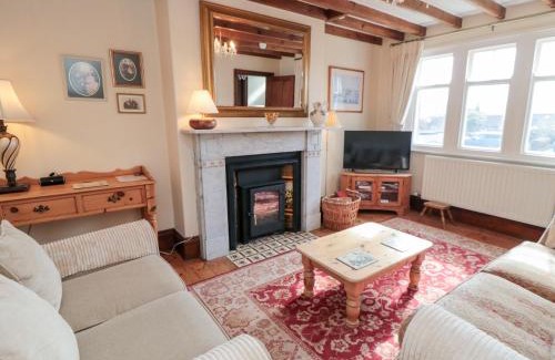 Fylingthorpe House | Dale View