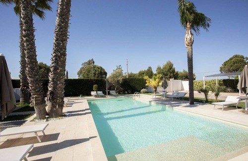 Leverano House | Dalesco Studio Apartment 6 | villa with pool