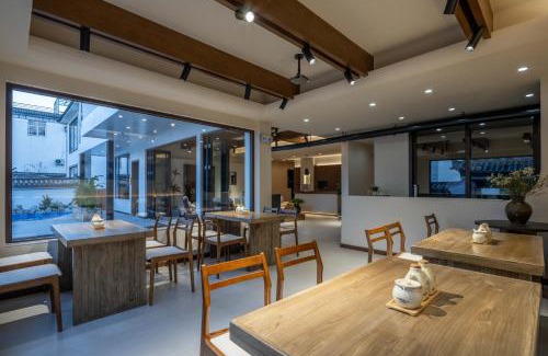 Dali Ancient Town Hotel | Dali Lark View Private Hot Spring Hotel