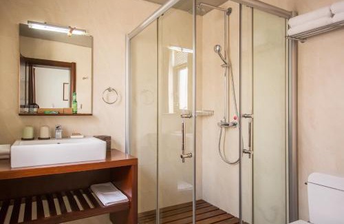 Dali Ancient Town Hotel | Dali Yanyuan Mountain Retreat
