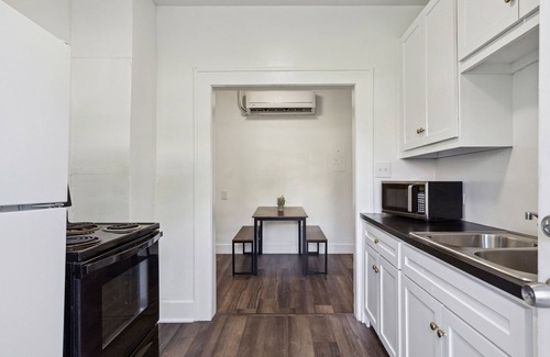 Oak Cliff House | Dallas 1BR Gem - Steps from Bishop Arts Fun