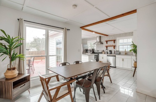 Oak Cliff House | Dallas 3BR | King Beds | Fire Pit | 6mi to DT