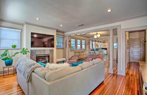 Lower Greenville House | Dallas Couples Retreat Walk to Lower Greenville!