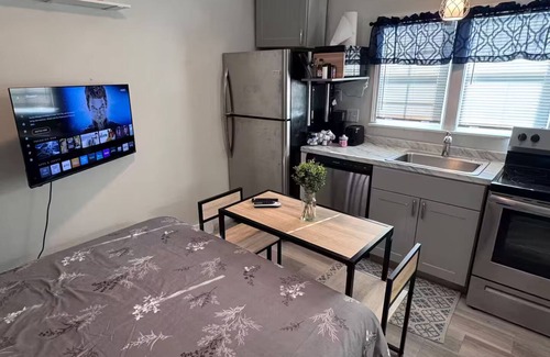 Oak Cliff Apartment | Dallas - Efficiency in Bishop Arts - Pet Friendly!