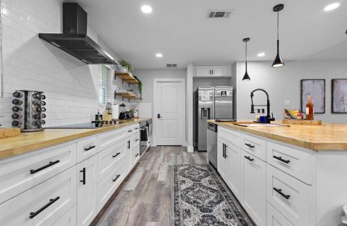 Northwest Dallas House | Dallas Family Fun Haus with Pool and Massive Game Room