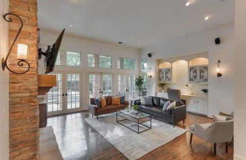 Park Central House | Dallas Gem 5 Bedrooms Home with Pool Game Room