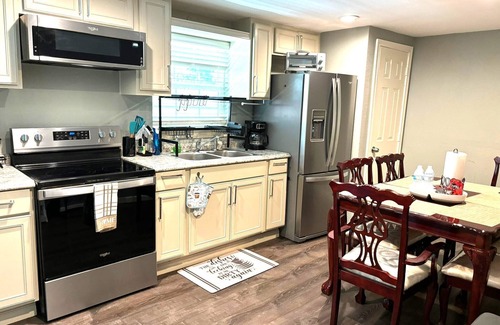 Oak Cliff House | Dallas House: 4br, 3 wc, Private Parking 4 Cars