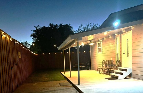 Oak Cliff House | Dallas House: 4br, 3 wc, Private Parking 4 Cars