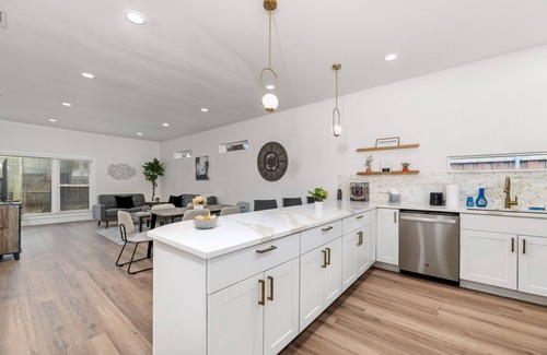 Northeast Dallas House | Dallas Luxe Retreat- Lavish 4-Bedroom Escape