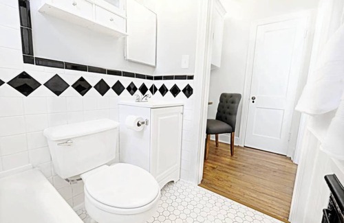 Lower Greenville Apartment | Dallas Native, Lower-Greenville Ave Area