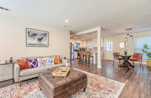 Dallas House | Dallas's Urban Oasis ~A Secluded Haven in Dallas~