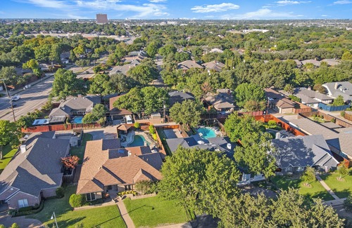Park Central House | ★Dallas Spacious Luxe House Modern 4BR w/Heated Pool, Spa Sleeps 14+★