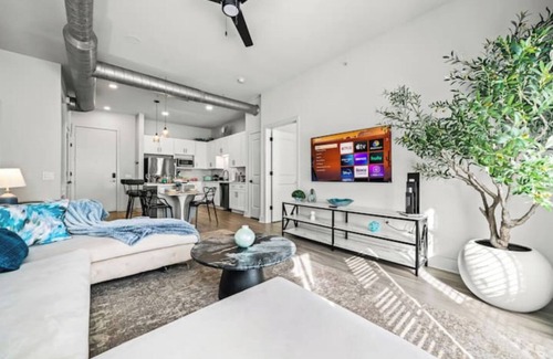 Dallas Design District Apartment | Dallas Urban Oasis Prime Location 2 BR LUX