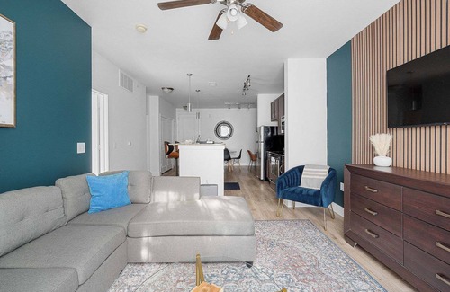 North Dallas Apartment | DallasHaus Near Galleria/Medical City