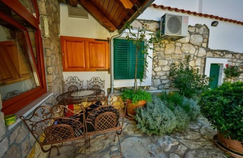 Cista Velika House | Dalmatian Stone House by Interhome