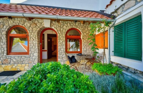 Cista Velika House | Dalmatian Stone House by Interhome