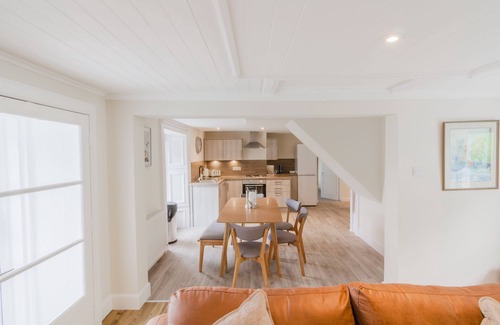 North Sea Cottage | Dalnaglar Cottage - sleeps 6, with 6 person hot tub and large decking area.