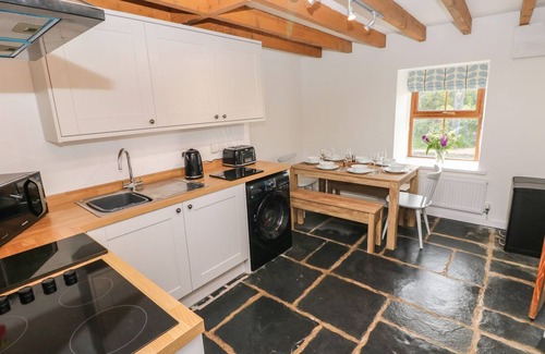 Llansaint House | DALTON COTTAGE, pet friendly, character holiday cottage in Llansaint