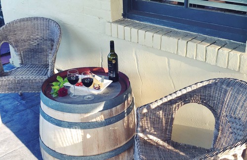 Bonney Cottage | Dalton on the Lake - Bed and Breakfast on the Lake