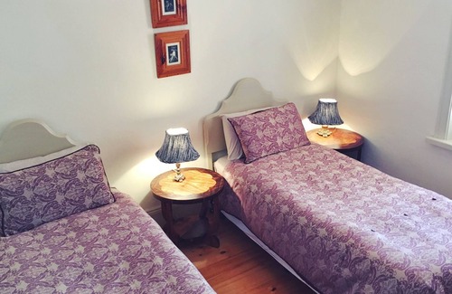 Bonney Cottage | Dalton on the Lake - Bed and Breakfast on the Lake