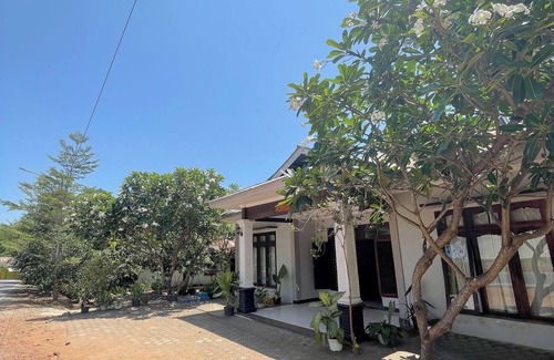 Labuan Bajo House | DAlvin Homestay: Cozy, Central Labuan Bajo, Near Airport–Perfect for Your Stay!
